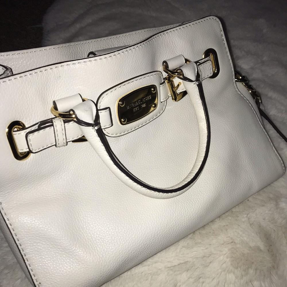 White Michael kors handbag/crossbody